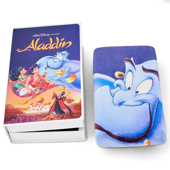 Disney Aladdin Retro VHS Boxed Silk Touch Classic Throw Blanket - Picture 2 of 6